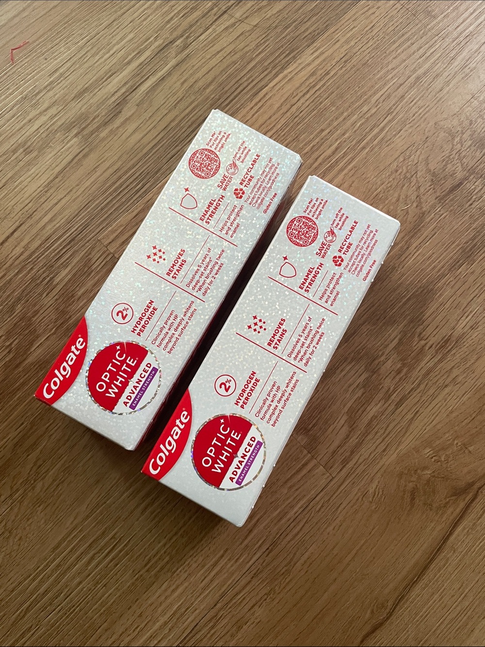 Colgate Optic White Advanced Toothpaste - Red - Picture 3 of 3